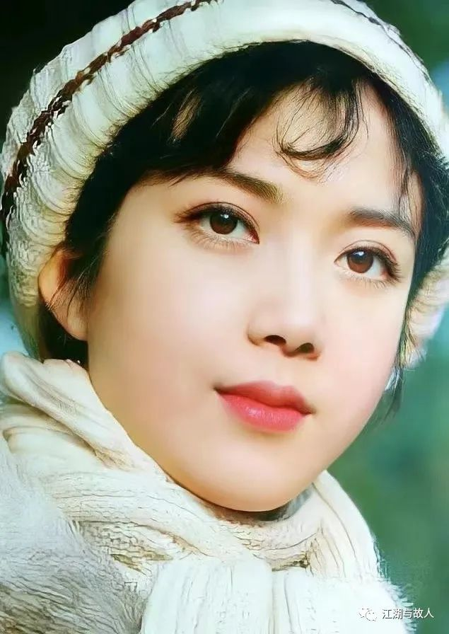 她是旧时光里的美人，被誉为80年代“内地第一美女”，因“流氓罪”出走美国，后淡出娱乐圈 - 知乎