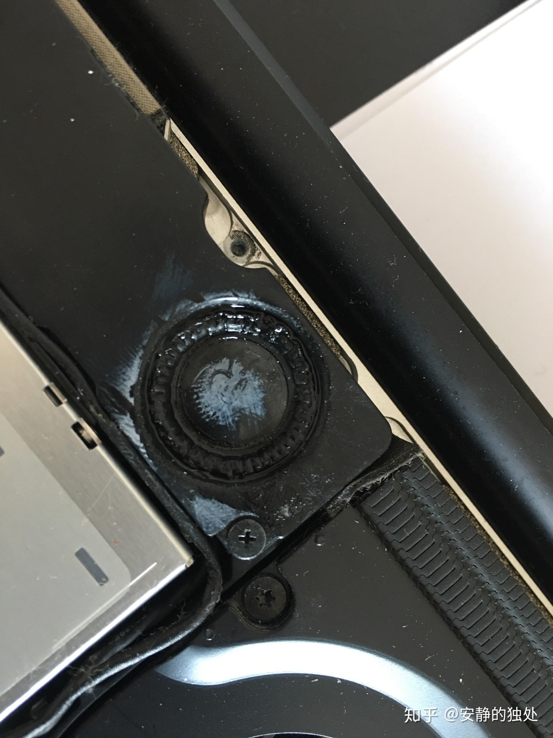 笔记本电脑扬声器一边有破音轻按住膜片破音又没了怎么解