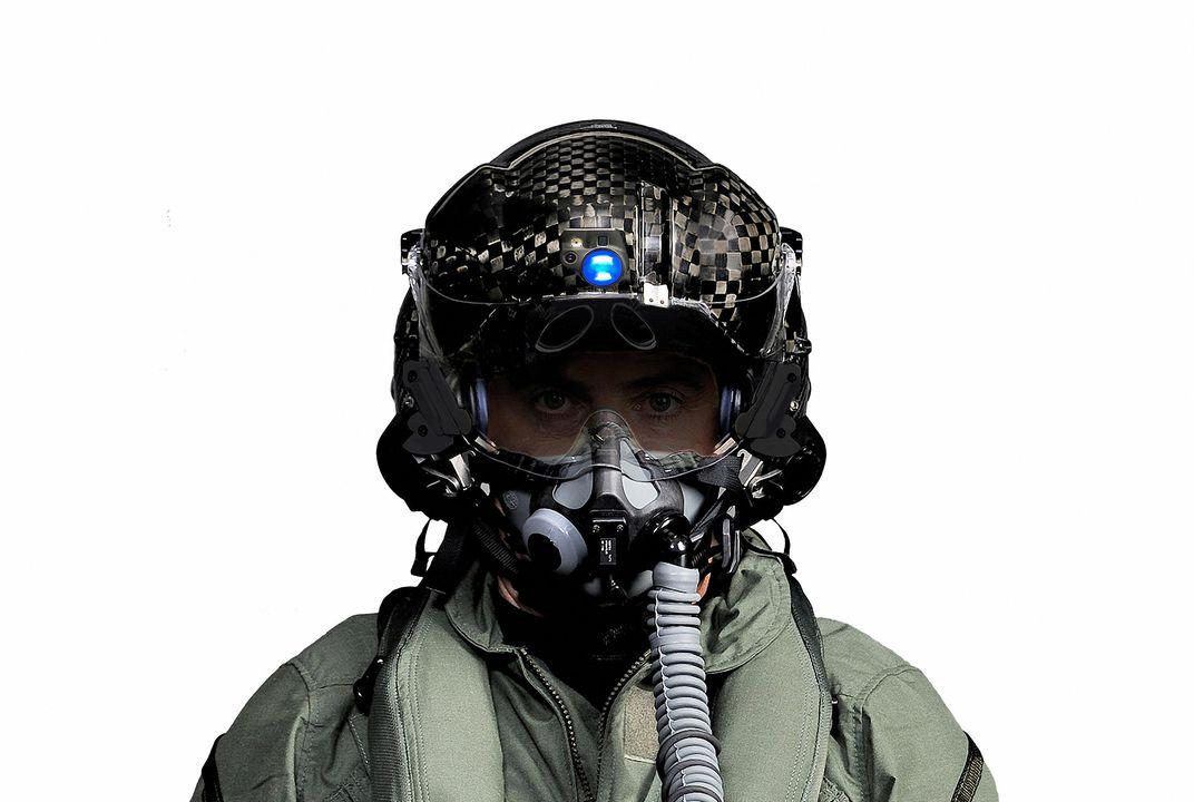 请问这款头盔真的是f35的吗. - 知乎