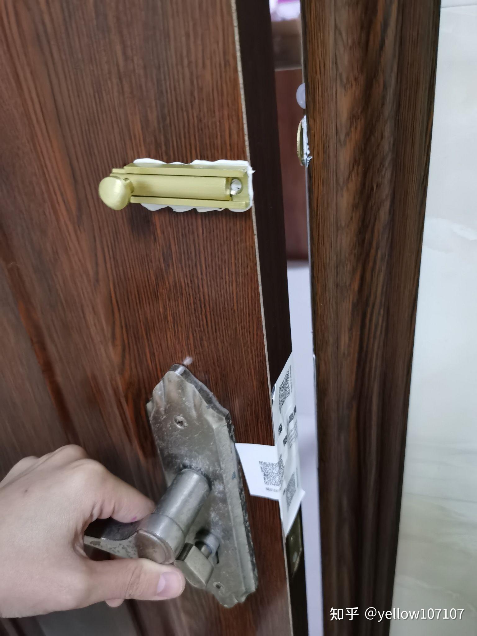 锁舌与锁口关闭时有缝隙导致有声响