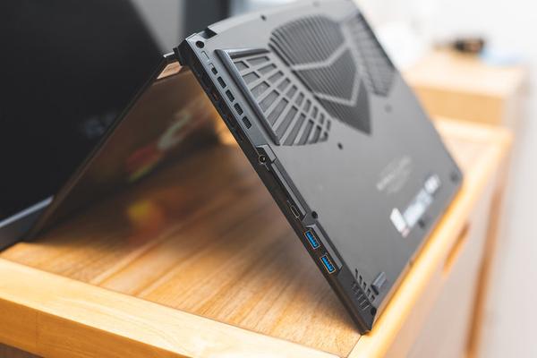 如何评价技嘉新款aero15 oled 4k?