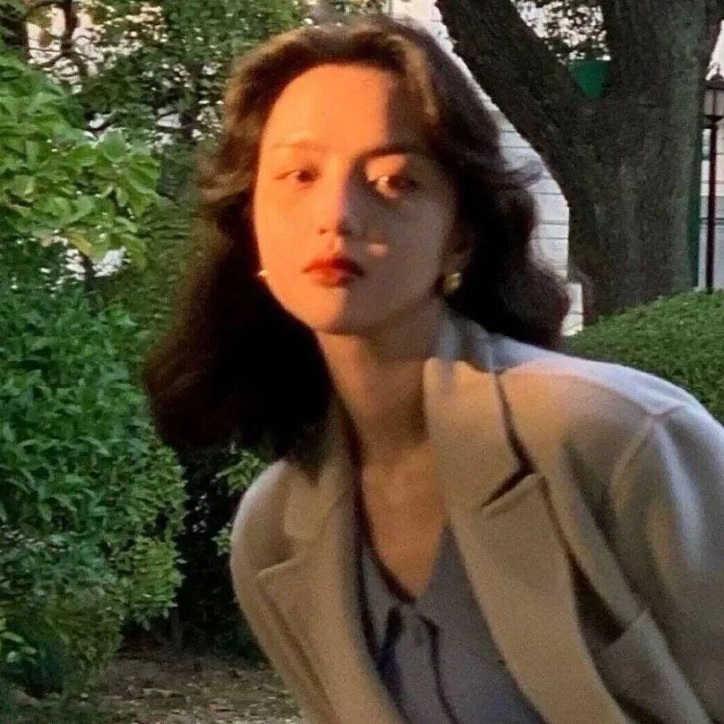 有没有很酷很拽的头像呀?(很酷很拽的图片女生)