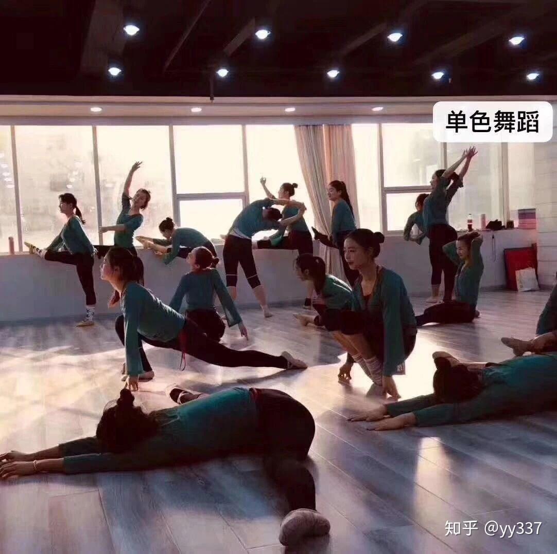 在舞蹈教室练舞的日子,真怀念! - 知乎