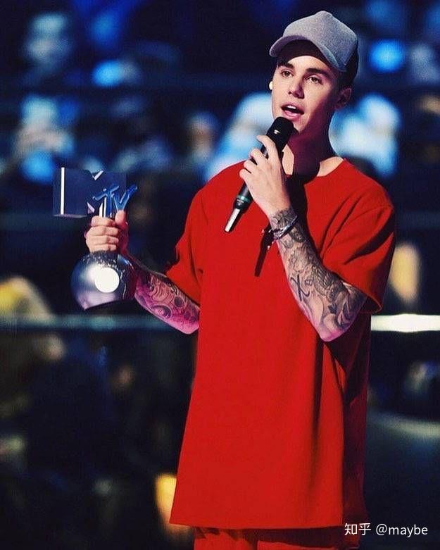 有哪些justinbieber1517年左右发型还是两边剃光上面留长时期的美照