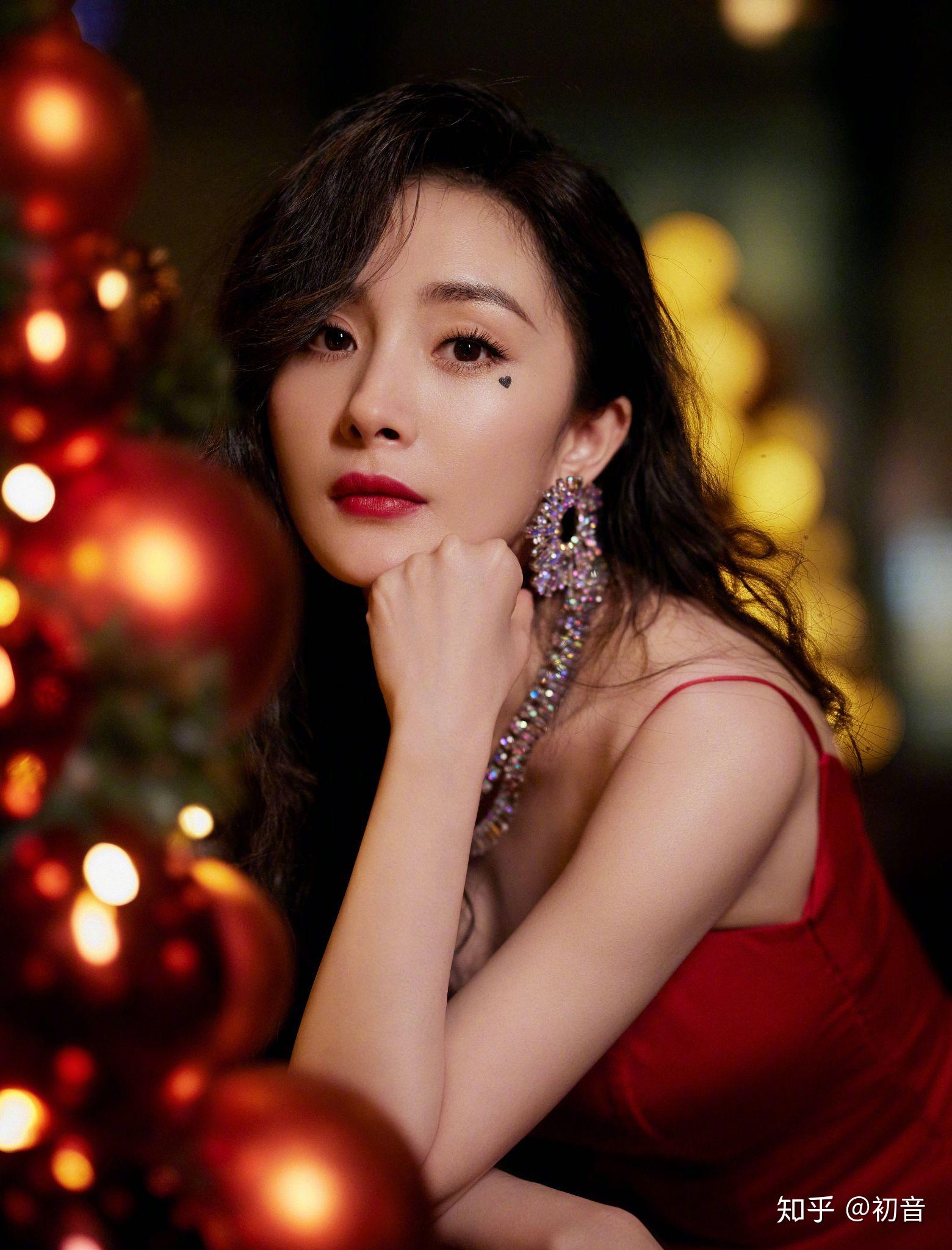 大家有存的让你觉得惊艳的女明星礼服图吗? - 知乎