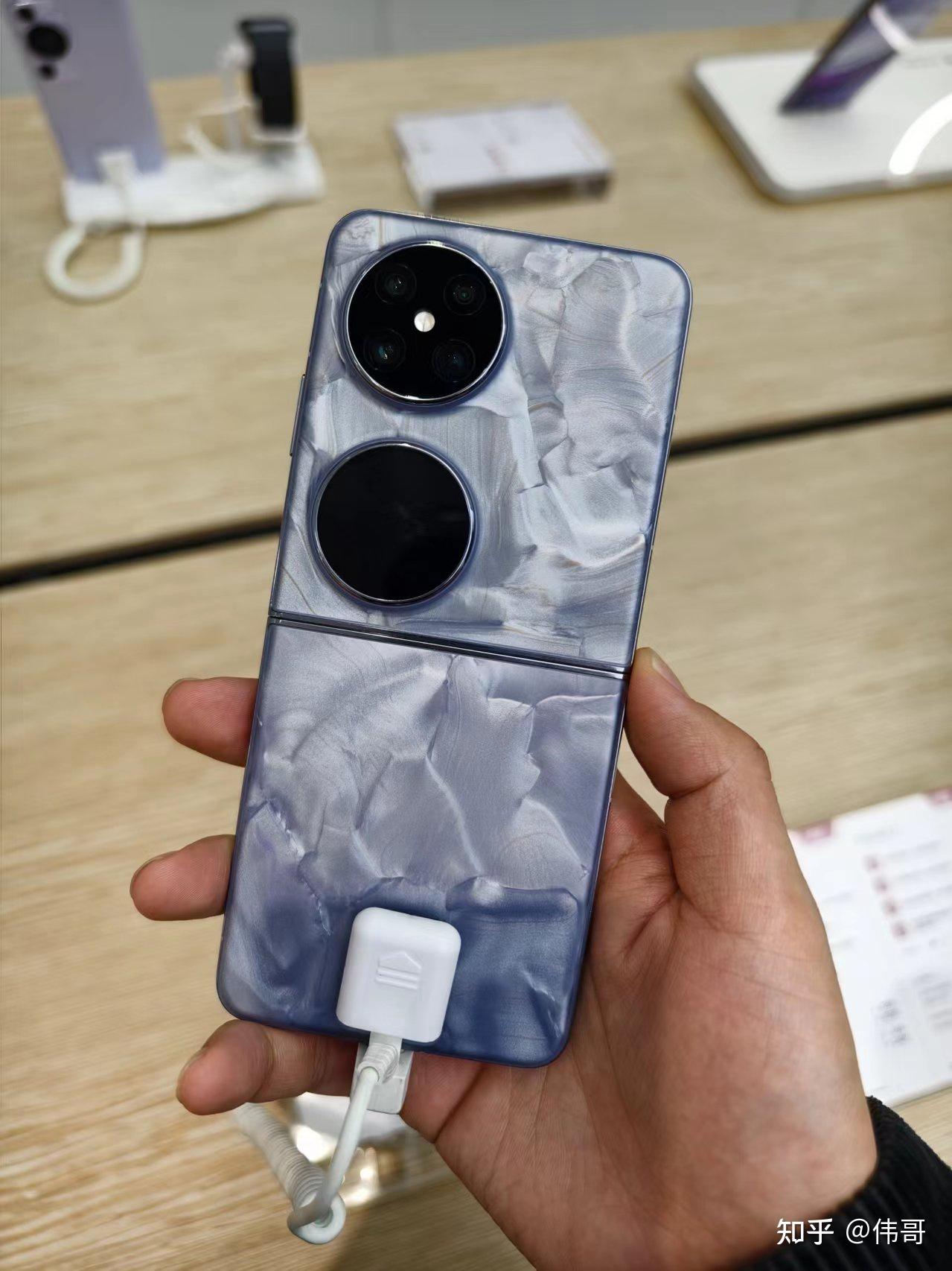 华为 p50 pocket 折叠屏手机售价 8988 元,如何评价这一定价策略,是否