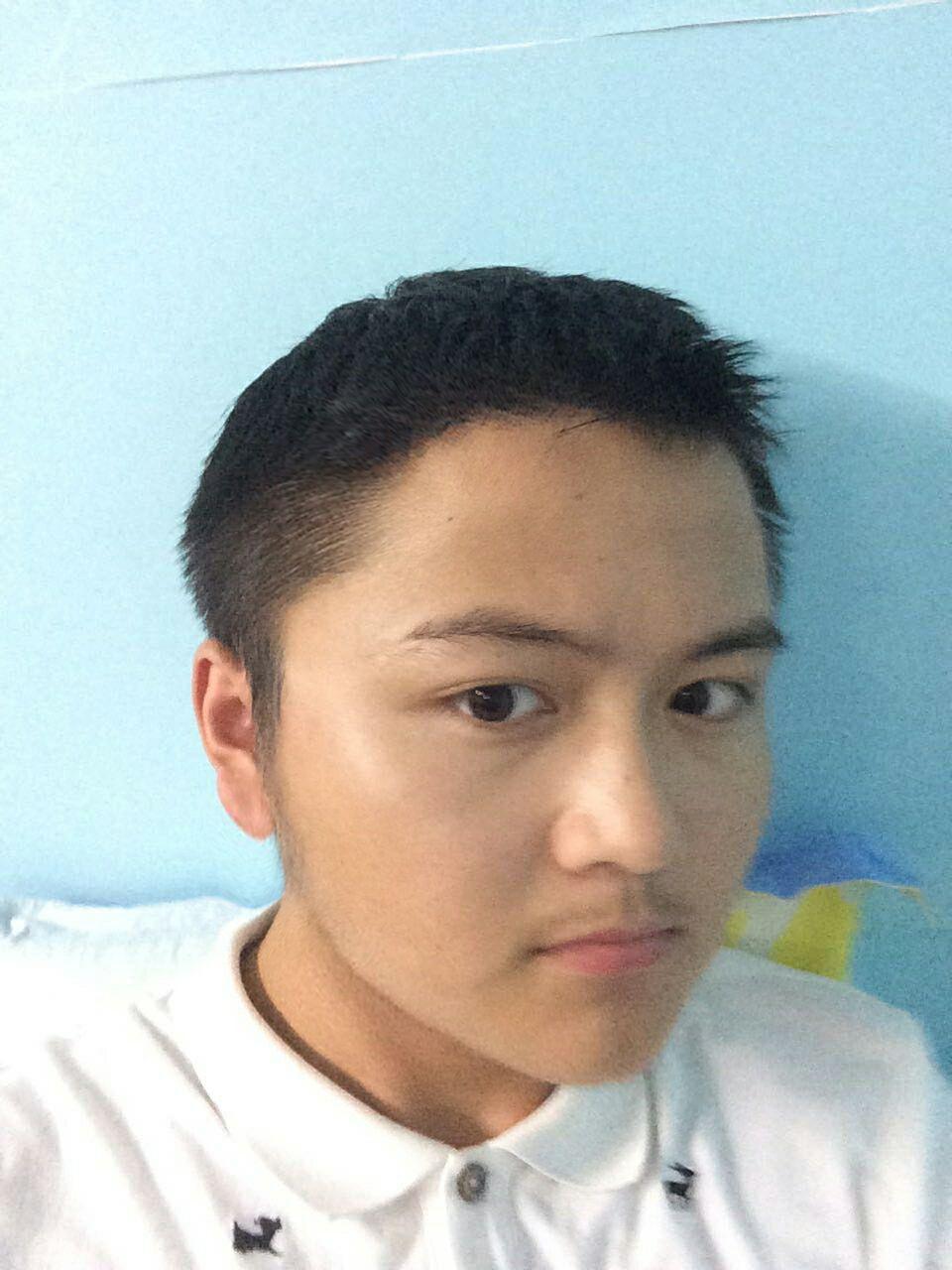 发型建议发头少且短脸方且大的人该如何打理特别是侧脸惨不忍睹