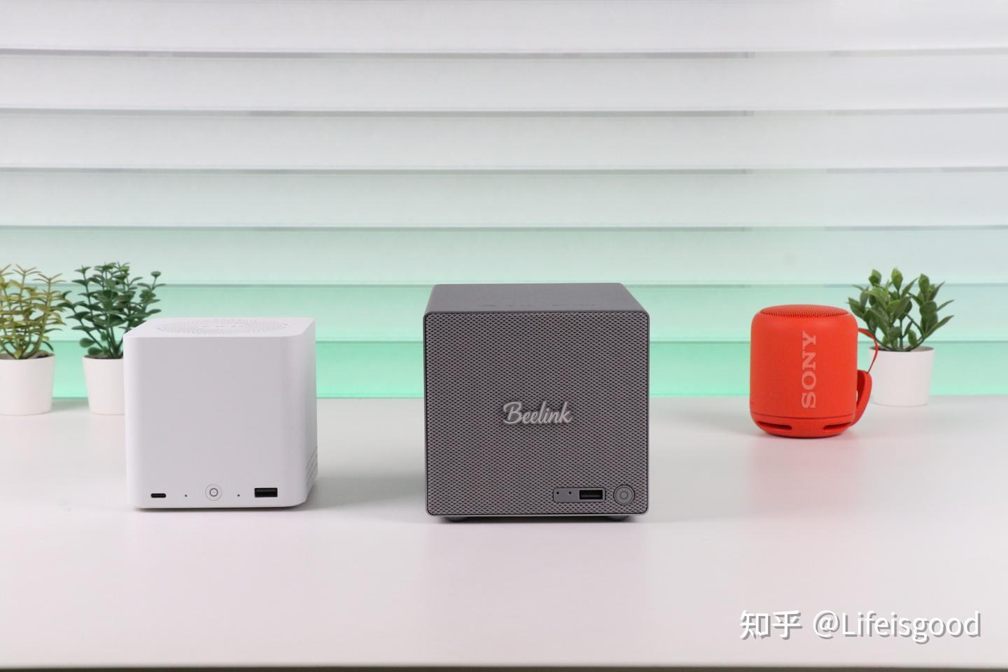 2.25L 体积、5 盘位、34dB 静音:零刻 ME Pro 实测,这才是 1.0 时代 NAS 的完全体!