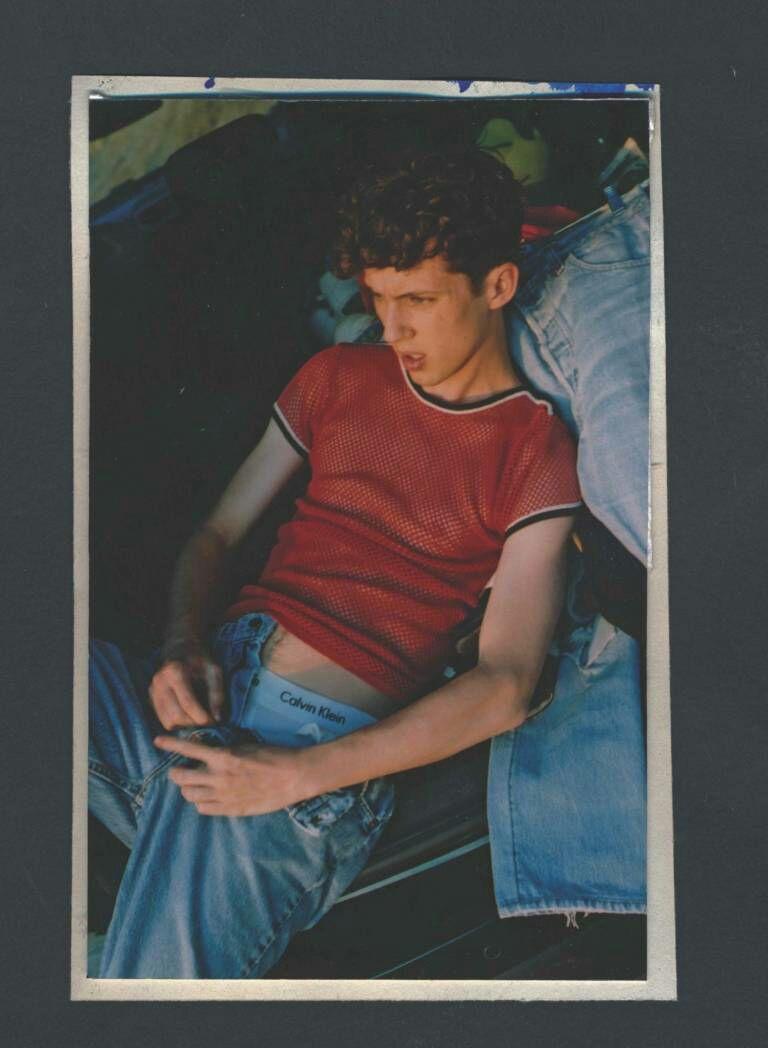 能给我来几张troyesivan的可以当手机壁纸的图片吗