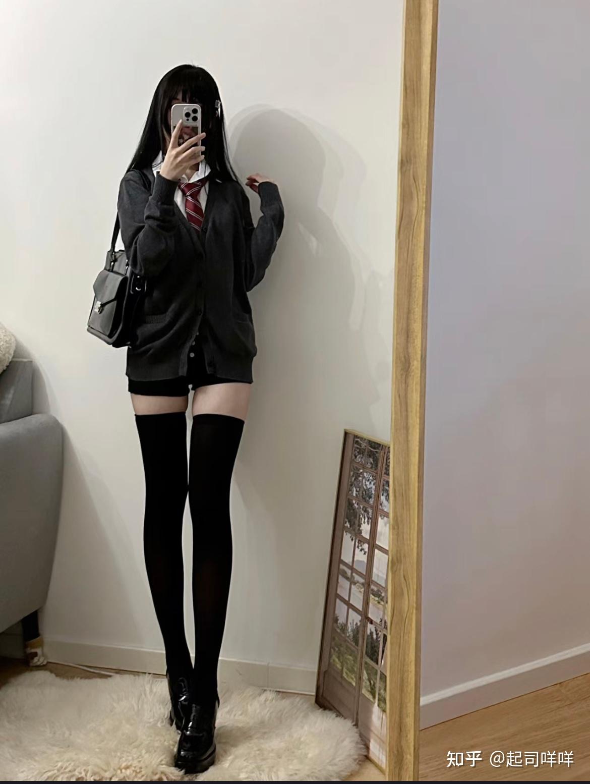 穿长筒袜搭配什么裤子