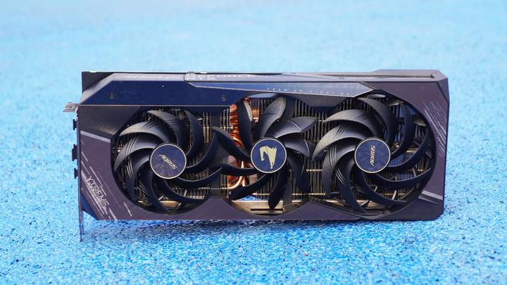 体积更大、性能与散热更强的技嘉RTX3080 XTREME大雕开箱，附RTX2070s