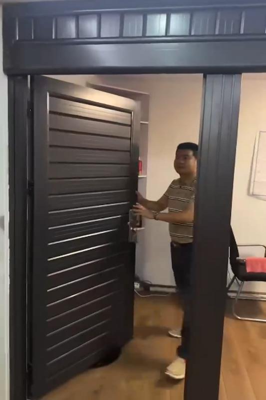 卷帘车库门上开设移动式门中门的安装步骤 - 知乎