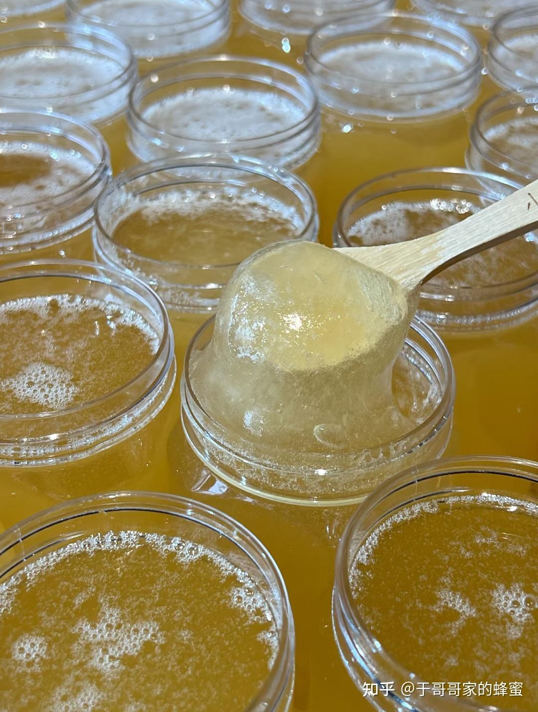 蜂蜜时间长还能喝吗?它会过期吗?(蜂蜜时间久了能吃吗?)