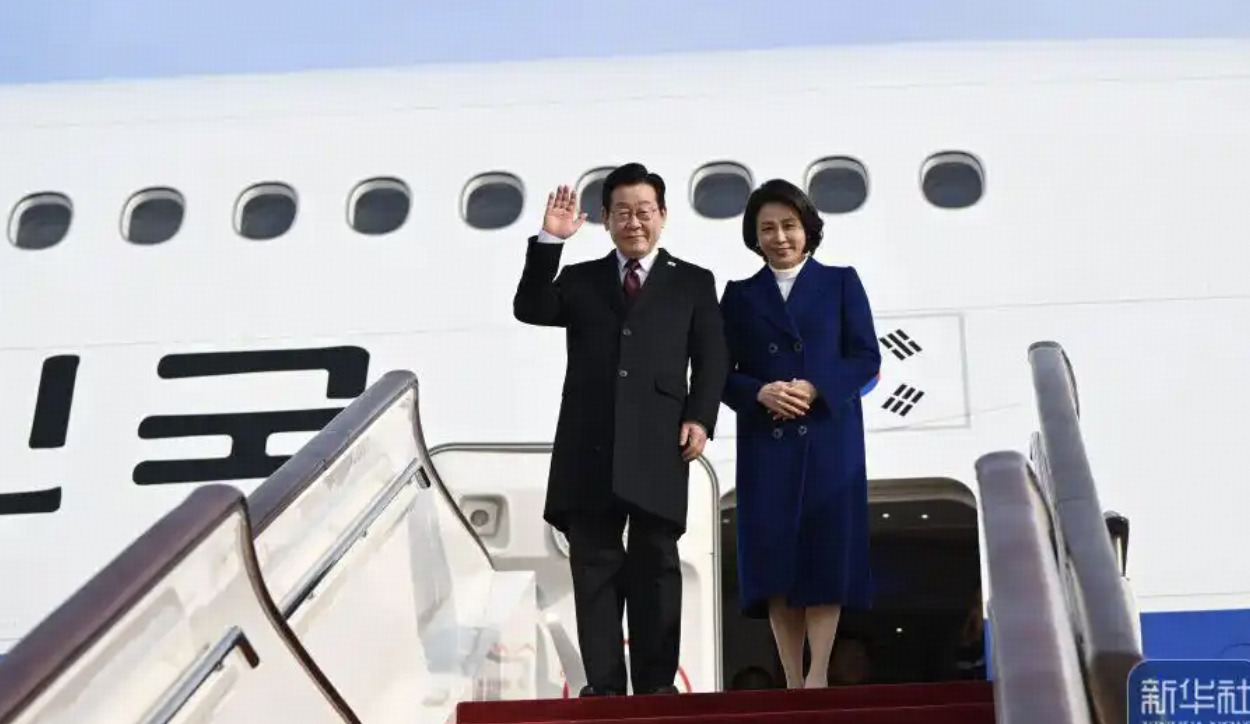 2026 年一月，中国连续接待韩国、爱尔兰、加拿大、英国等外国元首，全球外交局势发生了哪些变化？