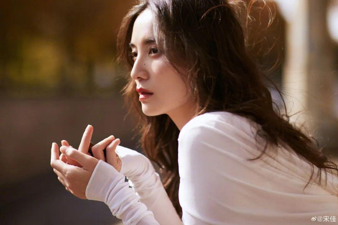 如何评价宋佳?