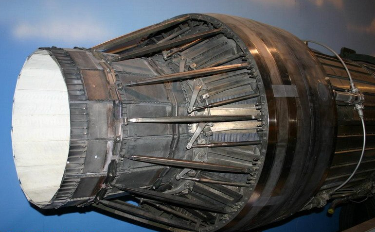 战斗机的可伸缩尾喷管有什么具体的功用?