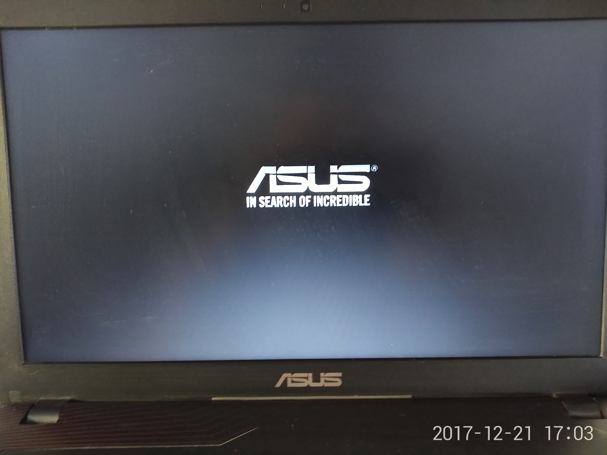 华硕本本开机出现logo后灰屏不能进系统放置一天或半天后可自行恢复又