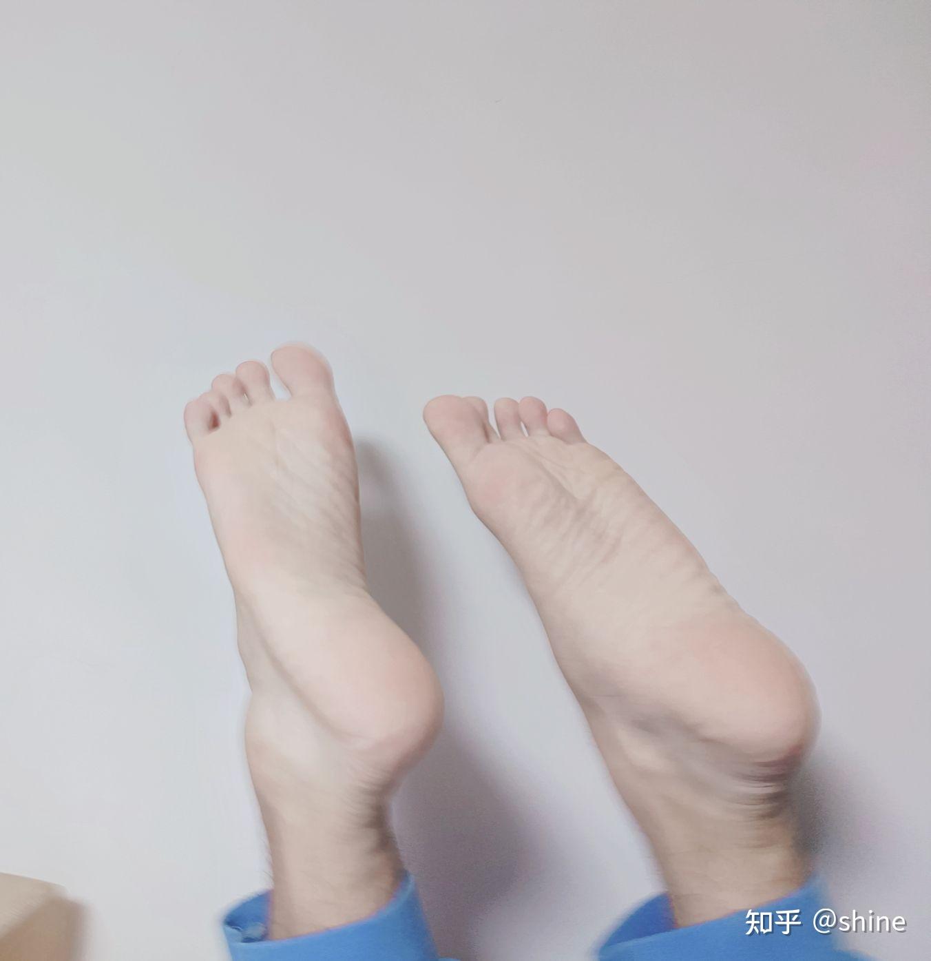 男孩脚底照片有什么问题吗