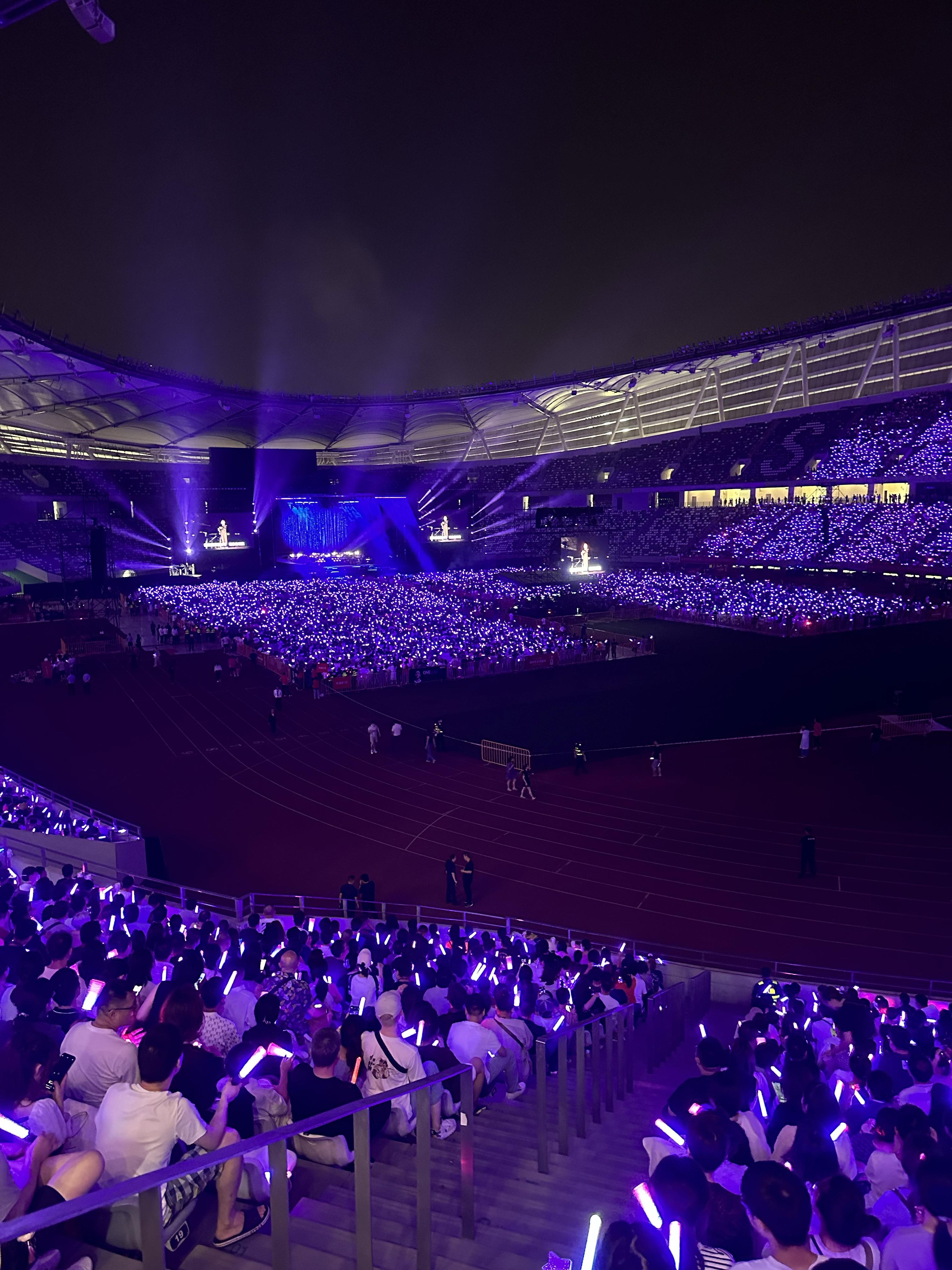 140 元一根演唱会荧光棒成本仅 10 元,你对五月天演唱会的「天价」