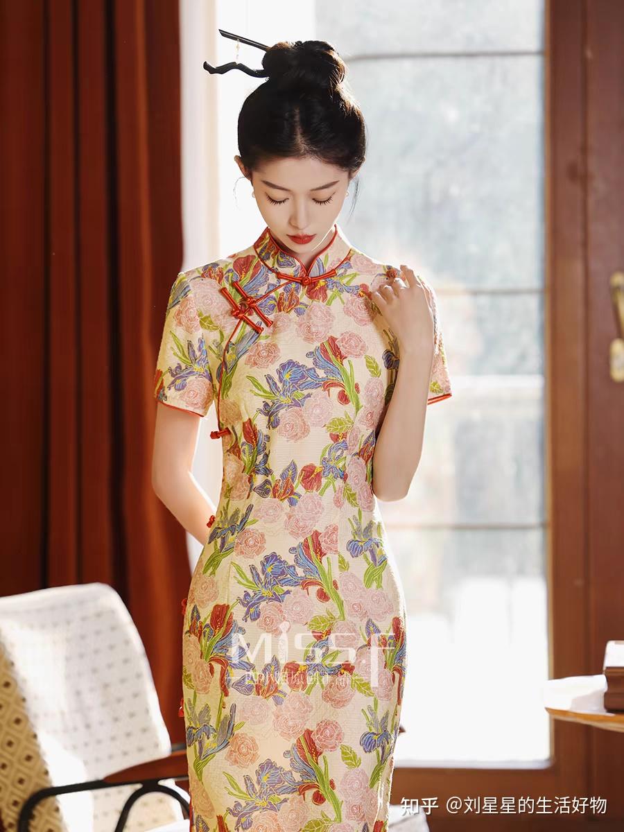 女生怎么穿旗袍吸睛又有魅力?