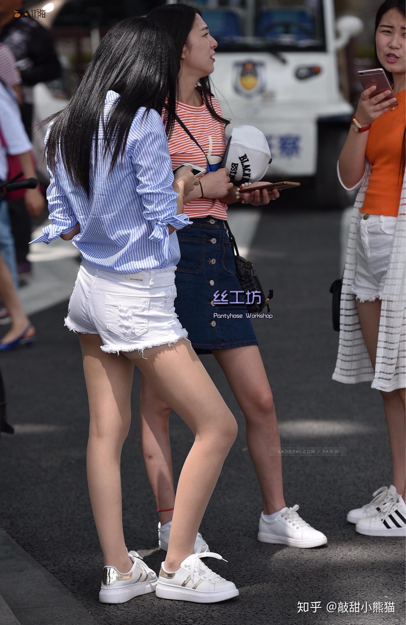 肉色丝袜搭配运动鞋好看吗