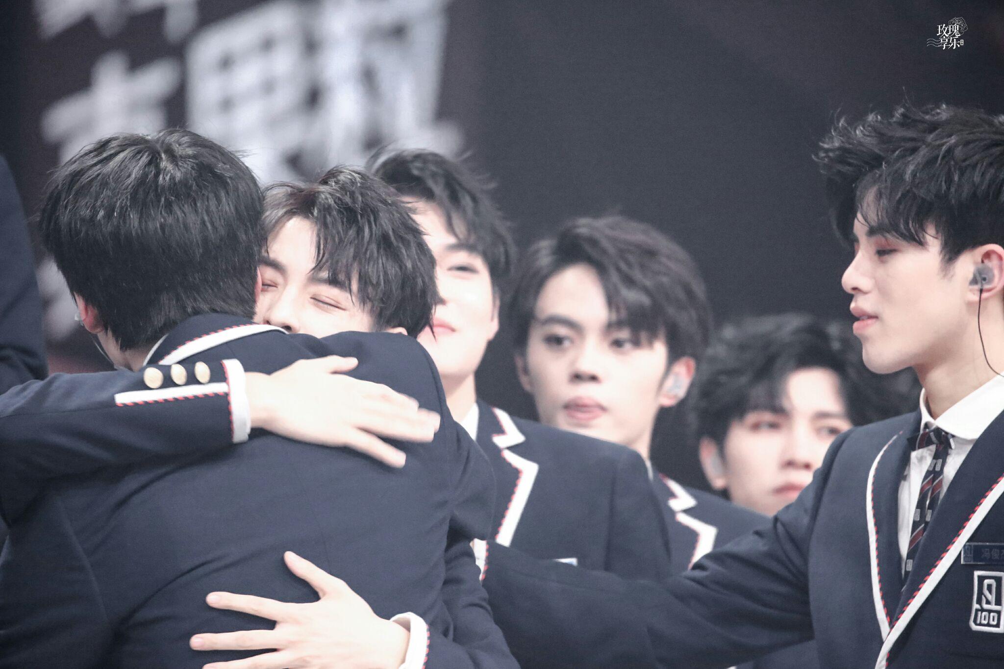 如何看待管栎连淮伟关系