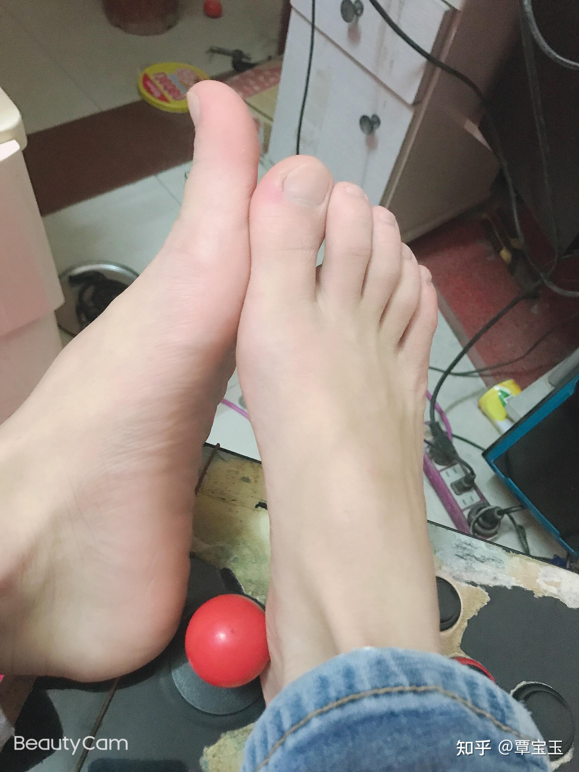 女生的脚底到底有多少看