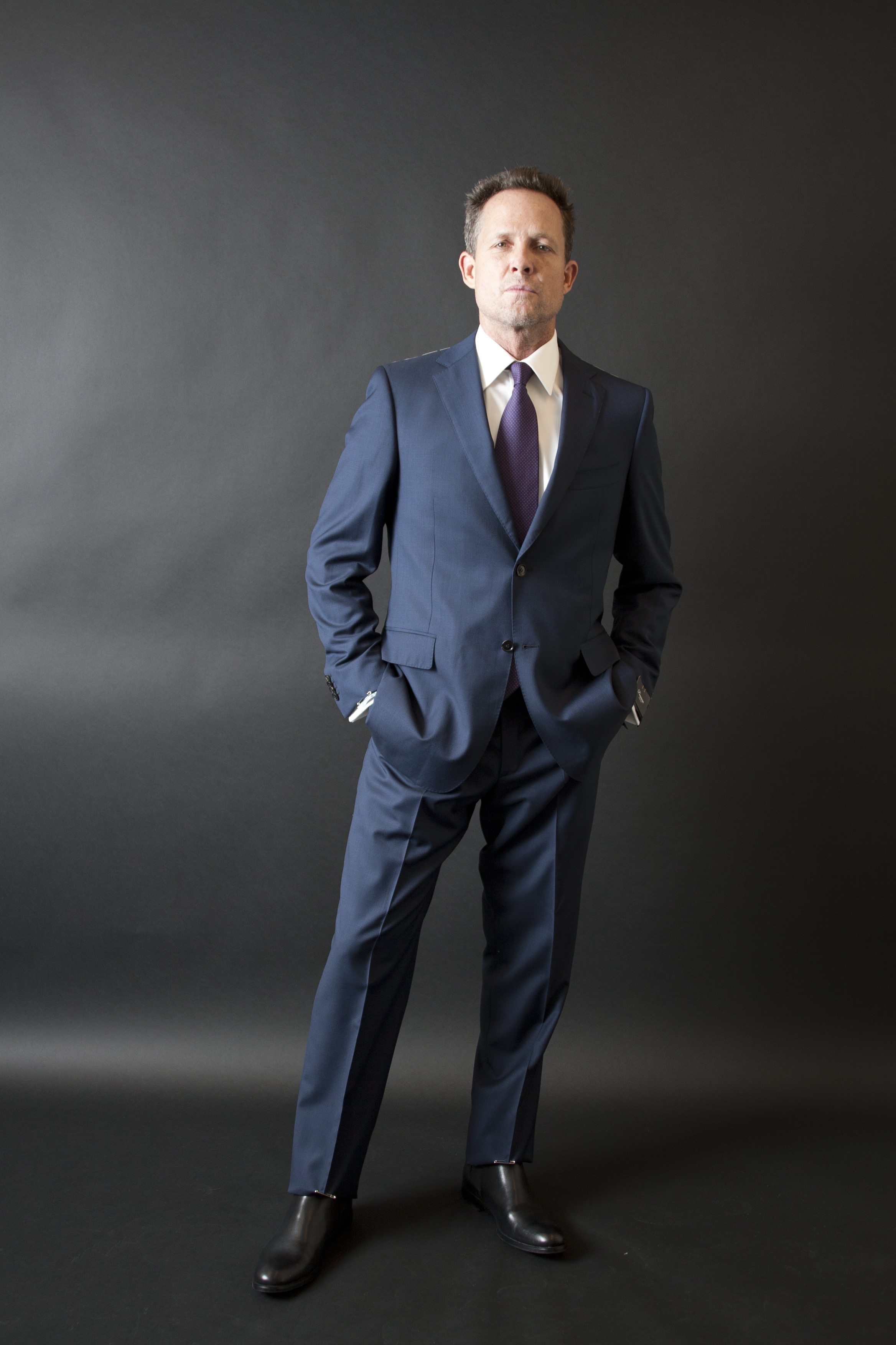 疾速追杀里主人公穿的西服是什么