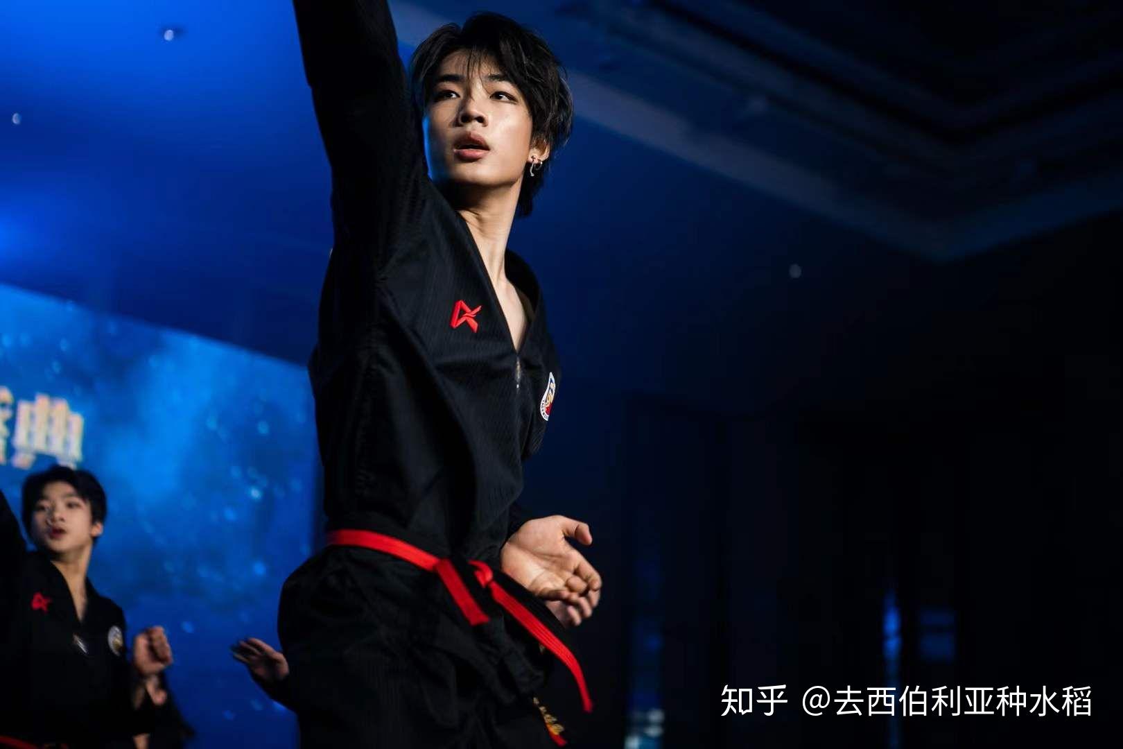 林秋楠现在长什么样子? - 知乎