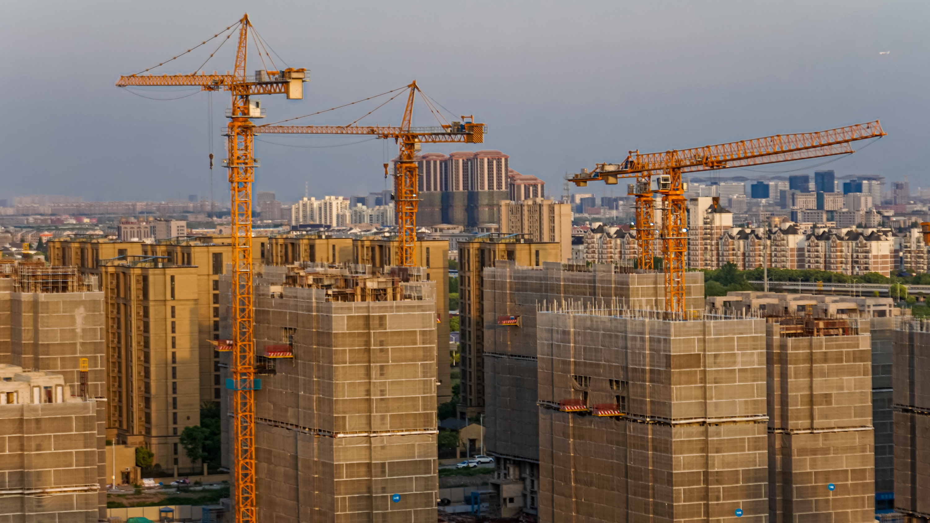 自然资源部38号文提出，原则不再增加用于经营性房地产开发的新增建设用地，能否对新房价格起到支撑？