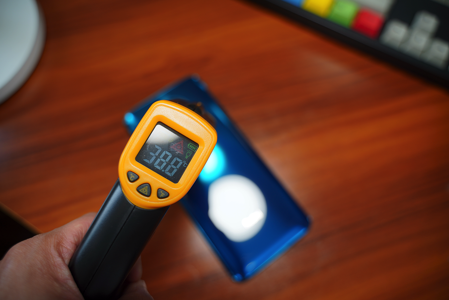 计测试(精准测量)测得温度大约为39度不到,以往楼主使用iphone玩吃鸡