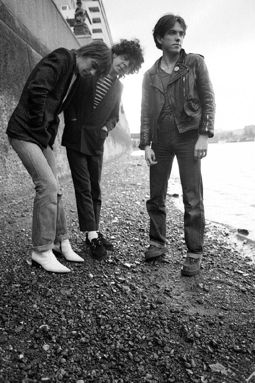 如何评价robertsmiththecure乐队主唱的颜值