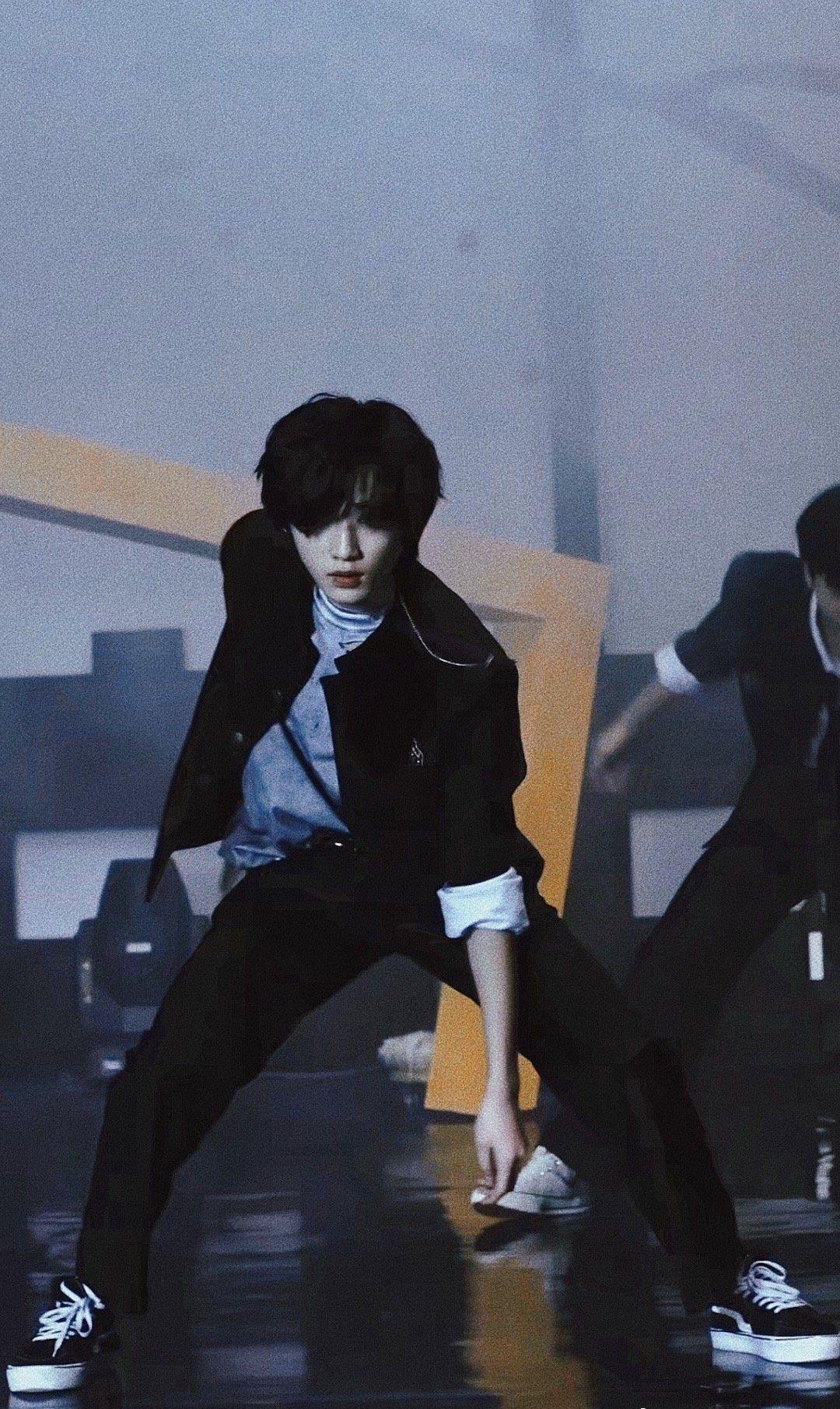 宋亚轩跳英雄时衣服出了什么问题? - 知乎