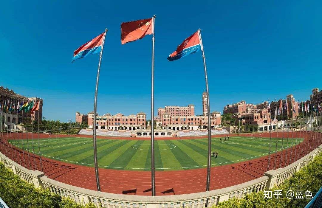 私立华联学院的图书馆或教室环境如何?是否适合上自习?