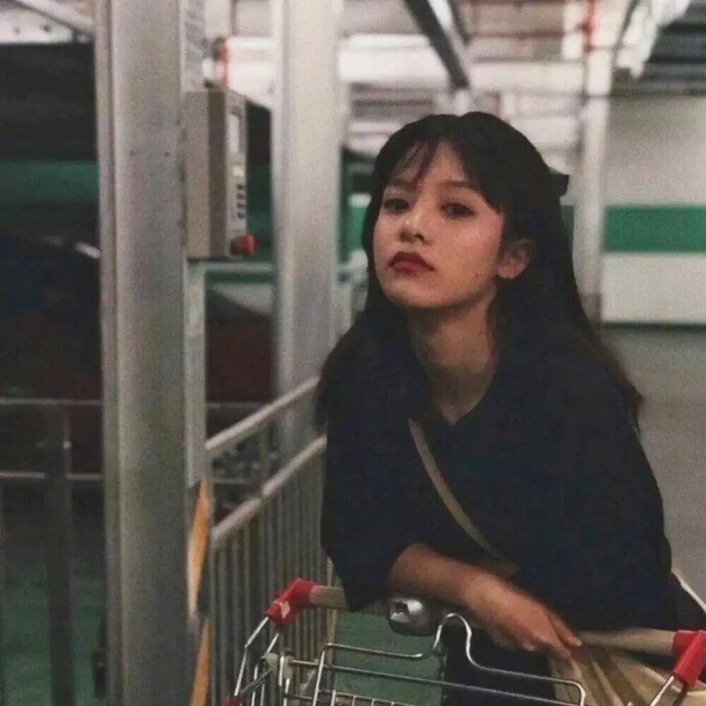 有没有很酷很拽的头像呀?(很酷很拽的图片女生)