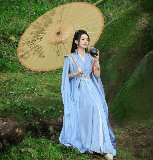 赵丽颖《与凤行》饮酒照太唯美!蓝衣霸气红衣明艳,嫩回十八岁!