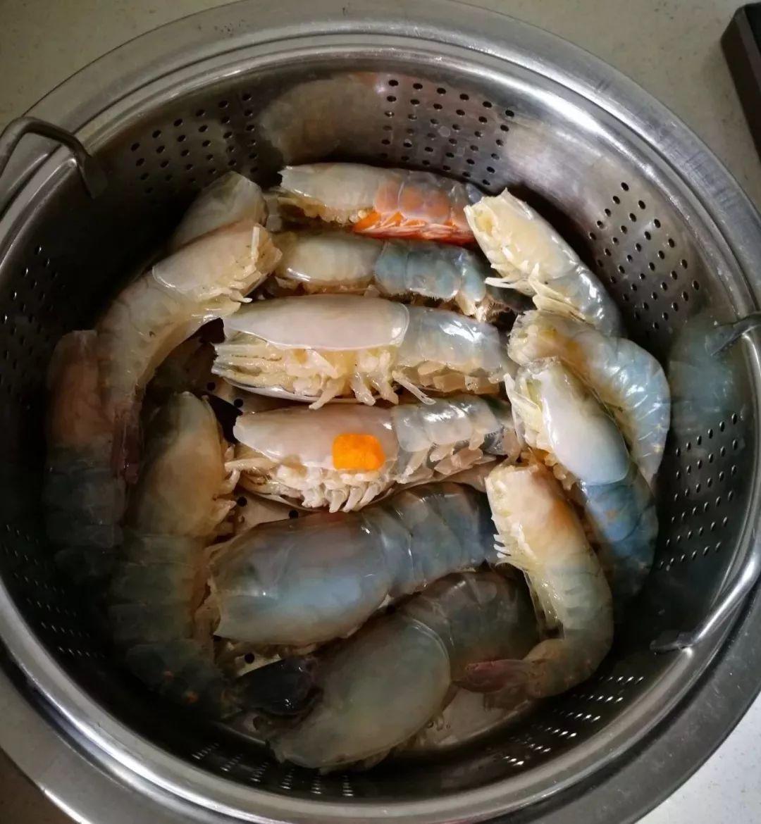 虾头部里面的是什么东西可以吃吗