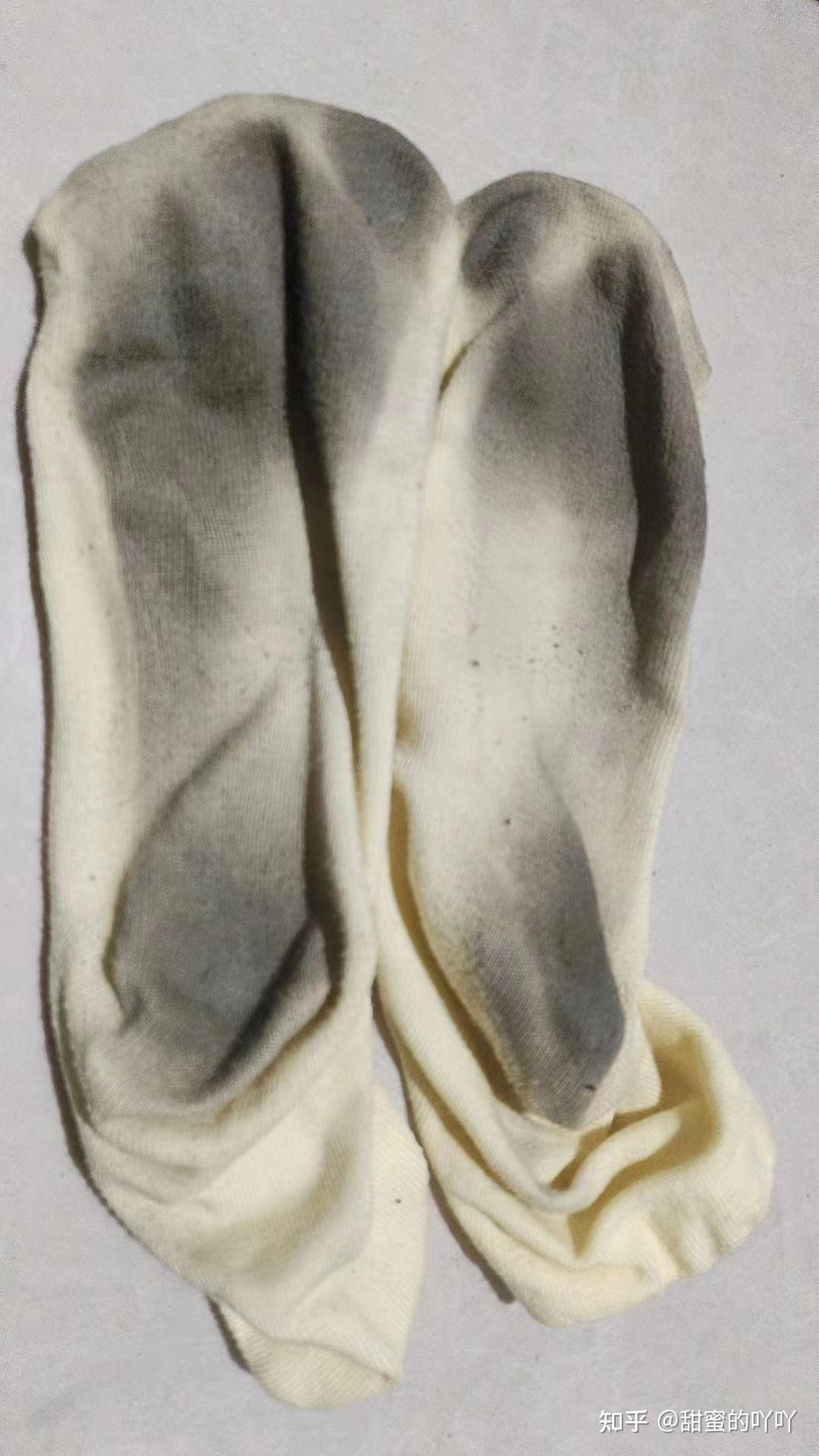 为什么女生的白袜子穿不脏