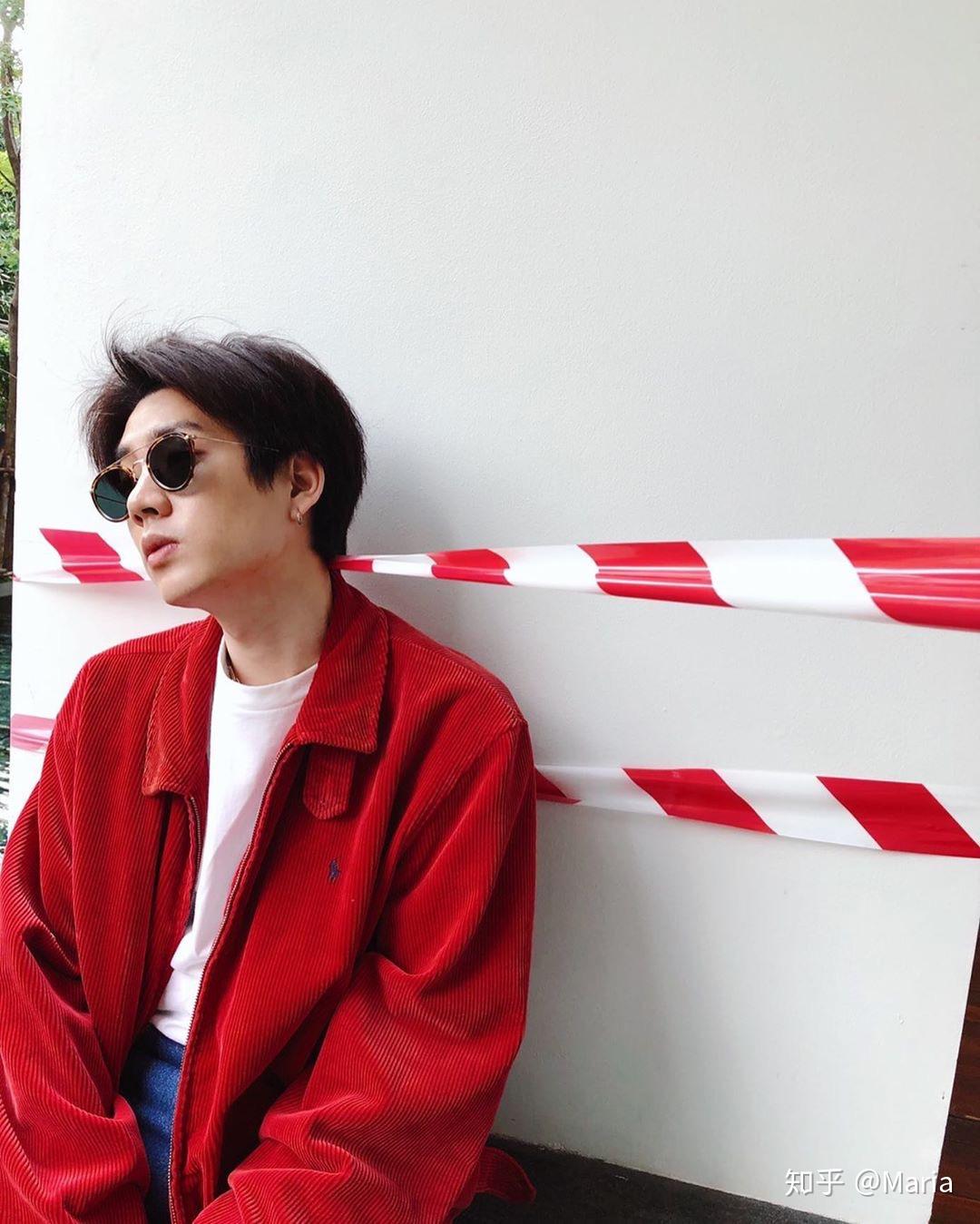 我想知道泰国明星off到底是个怎样的人,我才进泰圈没有多久,看微博时