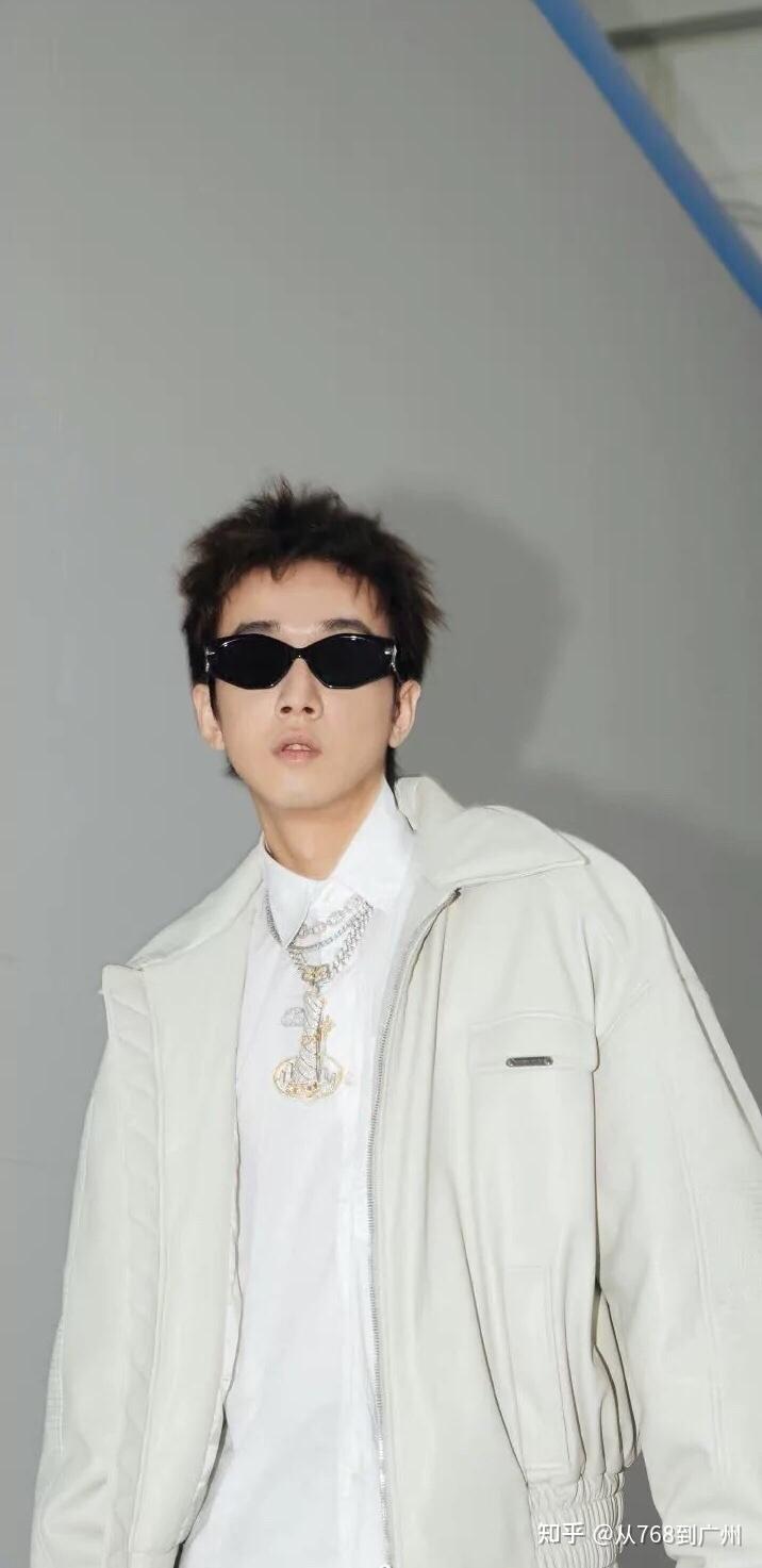 有没有tizzyt的帅照?