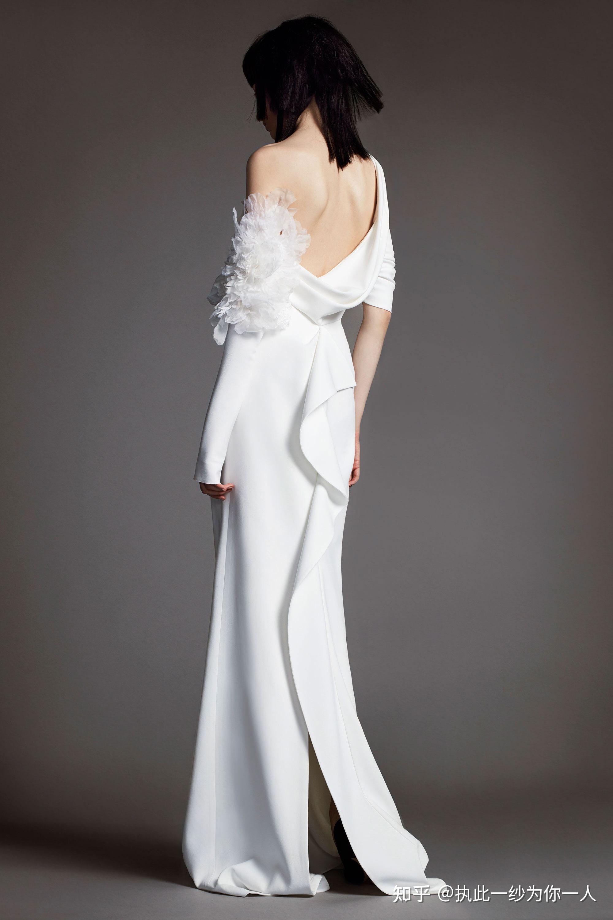 有哪些适合婚礼上穿的露背礼服推荐