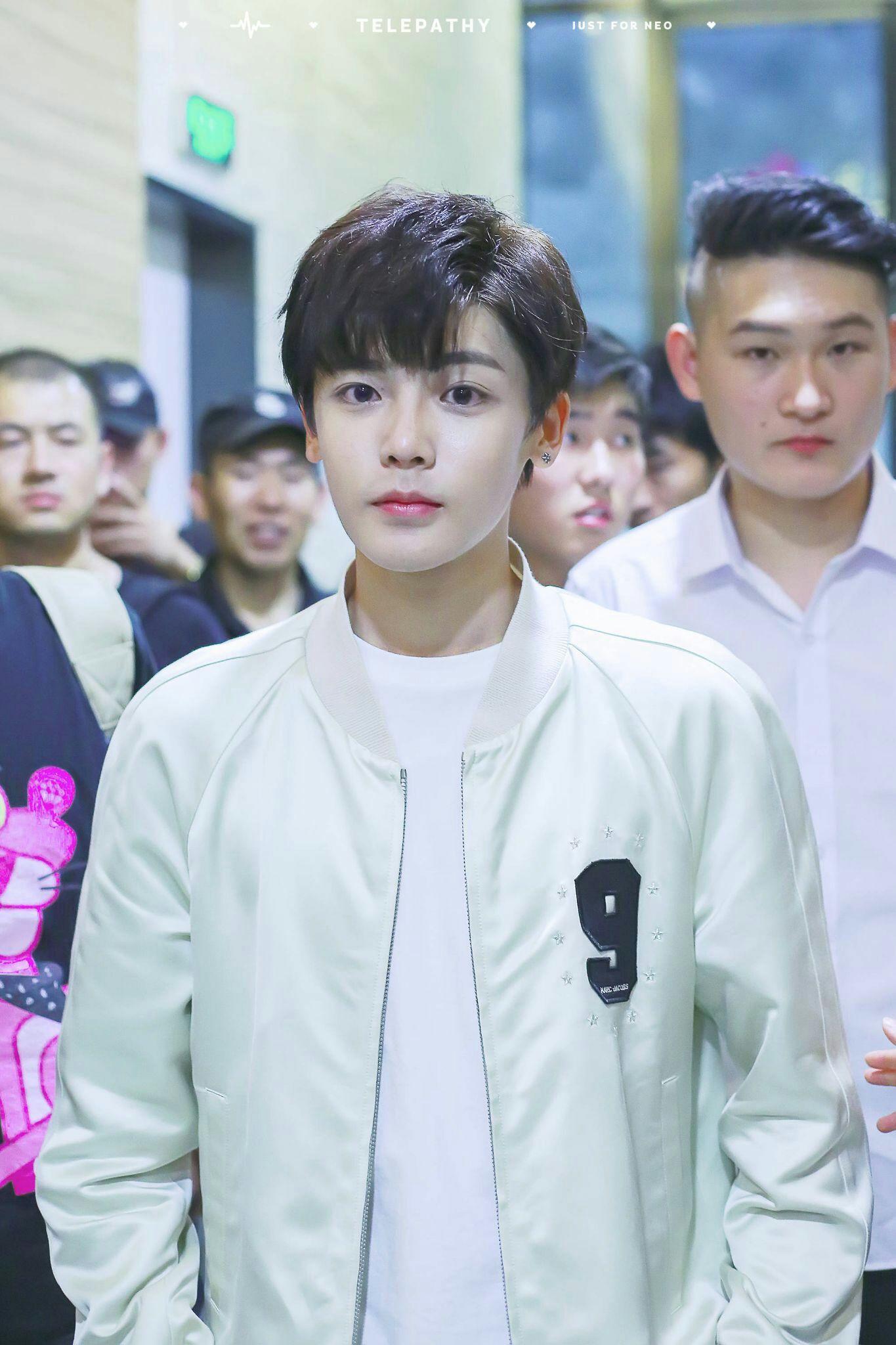 如何评价侯明昊的颜值?-侯明昊人品怎么样