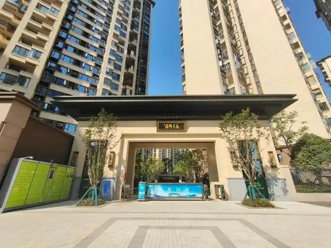 7折湘江边次新房长沙蓝光雍锦半岛法拍房直降39万起拍