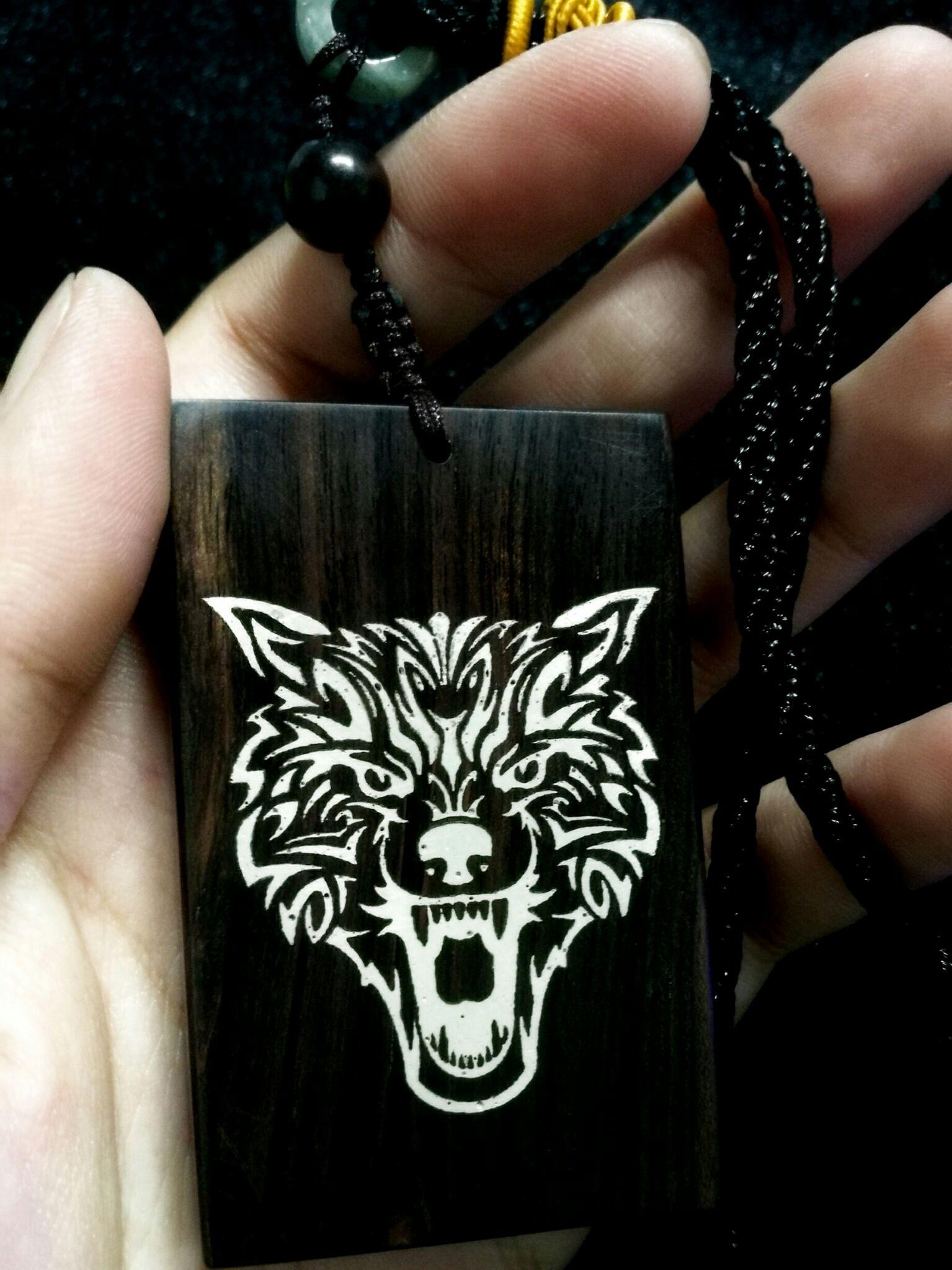 如何用一块有深裂纹的紫光檀雕刻出一件物件儿