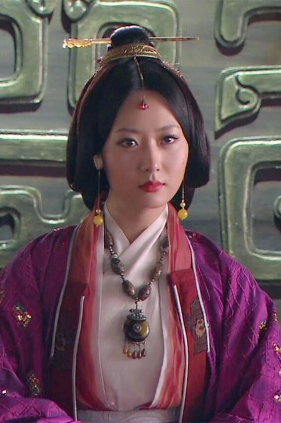 大家有没有胡歌版神话里玉漱的高清壁纸或是刘亦菲小龙女的壁纸?