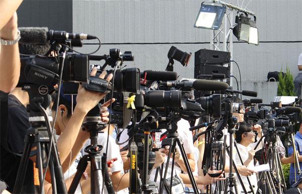 邀请媒体记者现场采访报道的方式方法