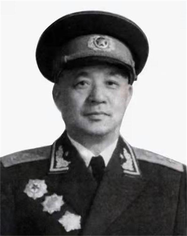 1955年授衔前，毛主席审阅开国上将名单后，为何会执意划掉一人? - 知乎