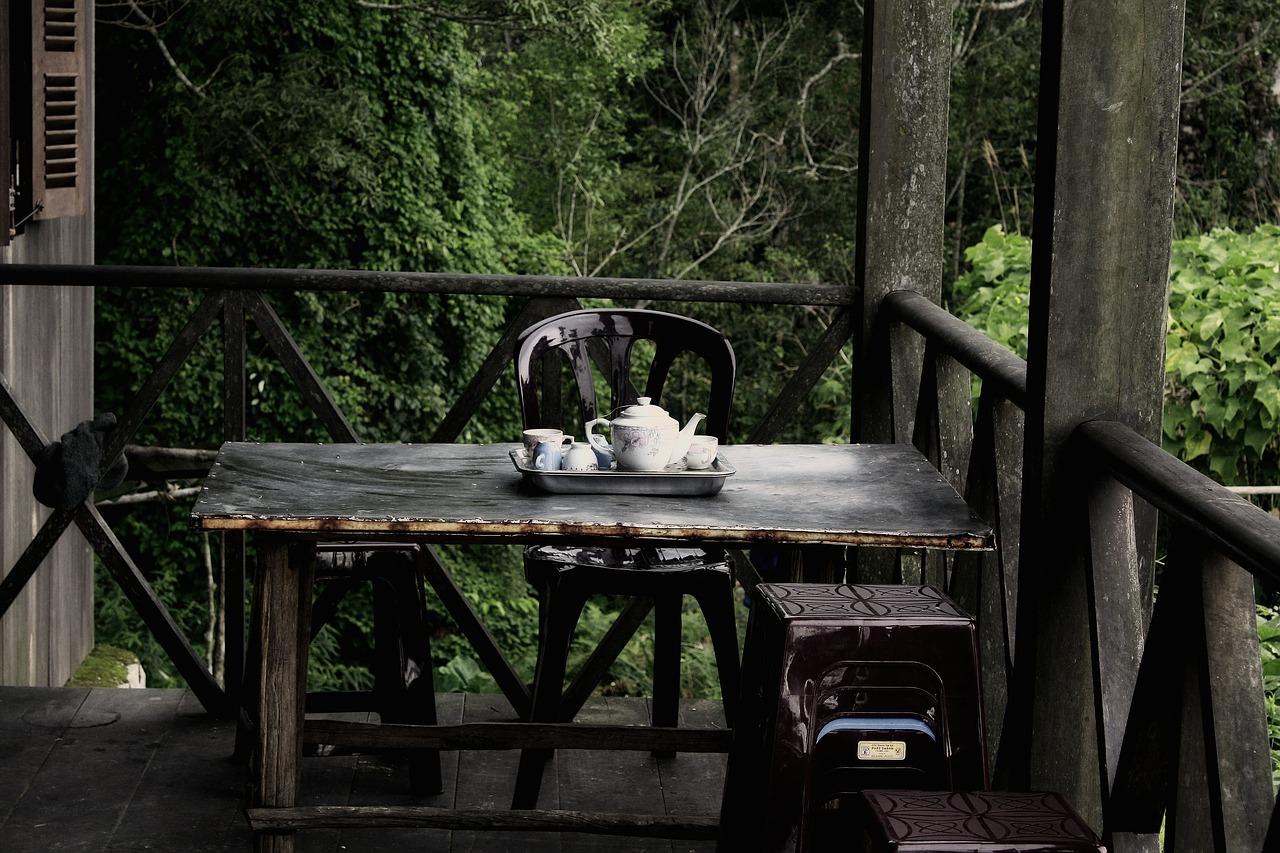 5. 玻璃阳台柜透亮