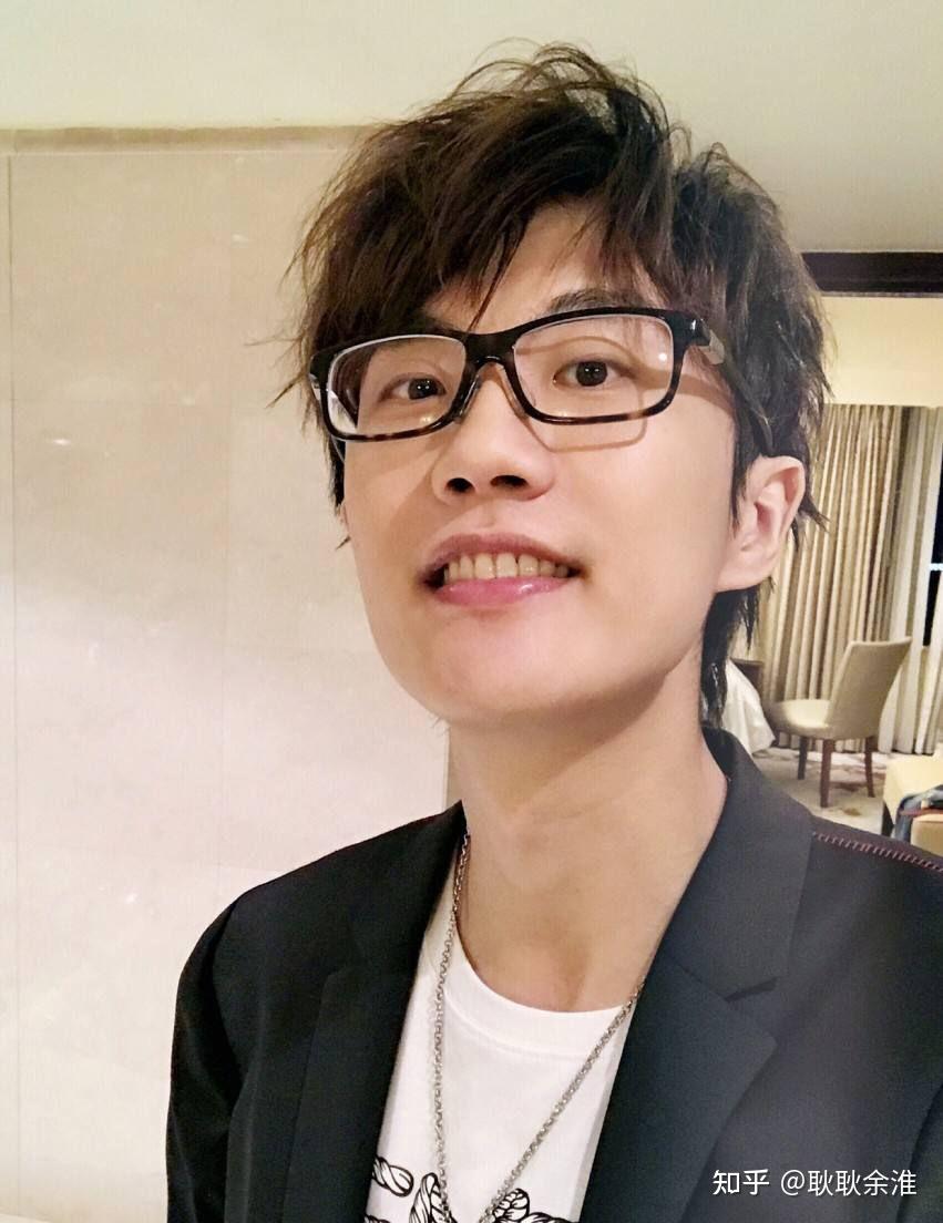 有哪些许嵩无水印的好看的照片呀壁纸呀? - 知乎