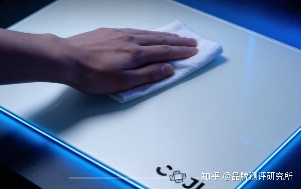 簇极玻璃鼠标垫值得买吗?第三代微蚀刻工艺原理与耐用性解析